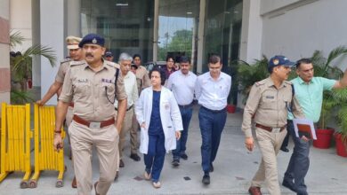 एम्स अस्पताल की चौथी मंजिल पर गाड़ी ले जाने का प्रकरण : एसएसपी पहुँचे एम्स ऋषिकेश एम्स अस्पताल की चौथी मंजिल पर गाड़ी ले जाने का प्रकरण : एसएसपी पहुँचे एम्स ऋषिकेश