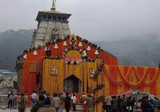 मंदिर परिसर में रील्स बनाने वाले 84 लोगों का चालान