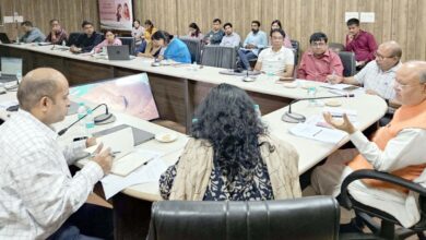 स्वास्थ्य सेवाओं की गुणवत्ता में सुधार के लिये अधिकारी समयबद्ध तरीके से कार्य करेंः सुरेश भट्ट