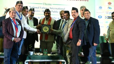 उत्तराखंड की ब्रह्म कमल टोपी रायपुर छत्तीसगढ़ में आयोजित जनसंपर्क के महाकुंभ में बनी आकर्षण का केंद्र उत्तराखंड की ब्रह्म कमल टोपी रायपुर छत्तीसगढ़ में आयोजित जनसंपर्क के महाकुंभ में बनी आकर्षण का केंद्र