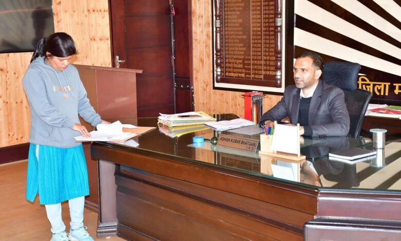 जिलाधिकारी ने बीएसएनएल की लचर संचार व्यवस्था पर जताई कड़ी नाराजगी