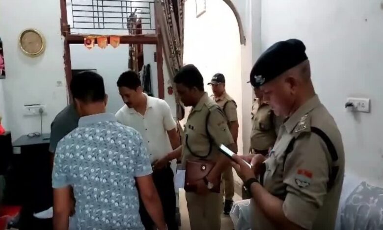 देर रात गृह क्लेश में पति ने पत्नी की हत्या कर की खुदकुशी देर रात गृह क्लेश में पति ने पत्नी की हत्या कर की खुदकुशी