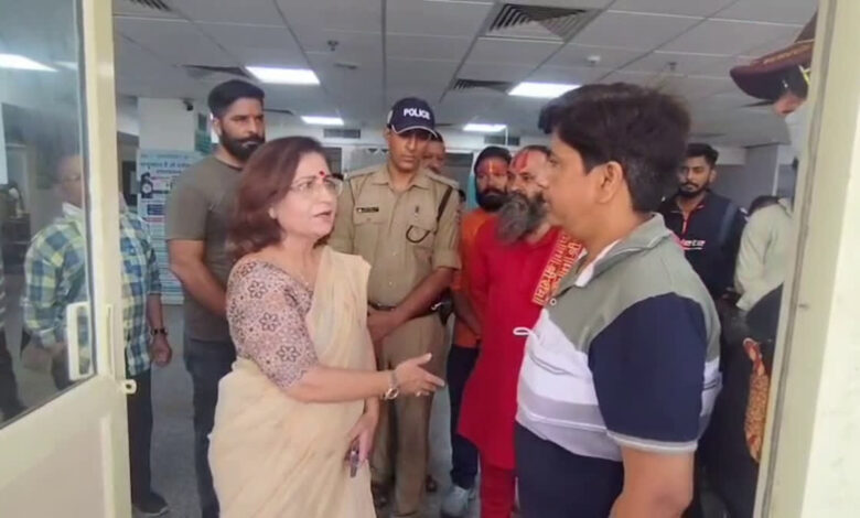 नाबालिग से एक साल से दुष्कर्म और गर्भपात कराने का आरोपी गिरफ्तार नाबालिग से एक साल से दुष्कर्म और गर्भपात कराने का आरोपी गिरफ्तार