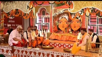 ब्रह्नमूर्त में सैकड़ों भक्तों ने माँ नन्दा सुनन्दा के  किये  दर्शन। मैया के जयकारों से गूंजित सरोवर नगरी