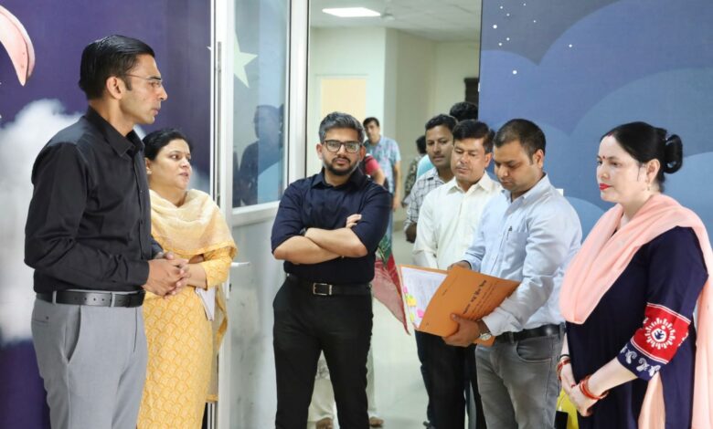 सुरक्षित देखभाल के साथ ही खेल एक्टिविटी संग नौनिहालों को शिक्षा से जोड़ना उद्देश्यः डीएम