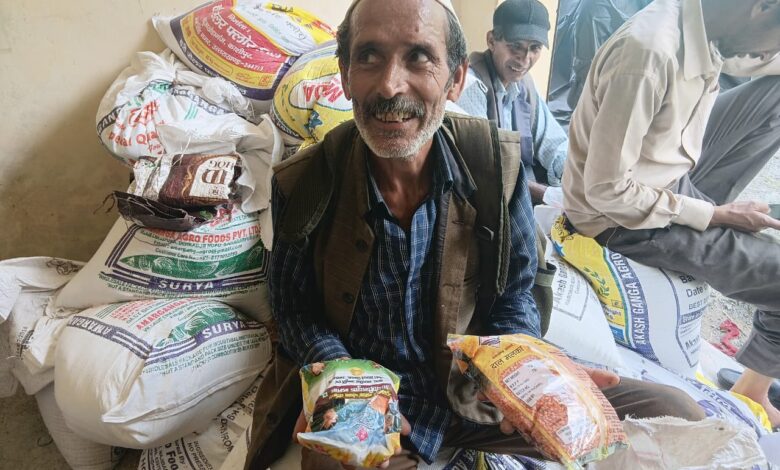 आपदाग्रस्त क्षेत्रों में जिला प्रशासन ने प्रभावित लोगों को वितरित किए 1220 फूड पैकेट आपदाग्रस्त क्षेत्रों में जिला प्रशासन ने प्रभावित लोगों को वितरित किए 1220 फूड पैकेट