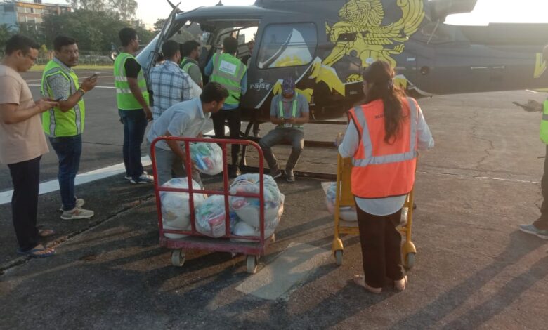 दैवीय आपदा प्रभावित छमरौली गांव, हैली से पहुंचाए गए 300 फूड पैकेट