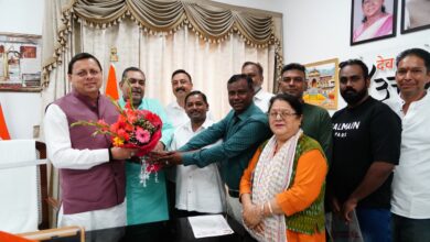 मुख्यमंत्री से  मुख्यमंत्री आवास में जनप्रतिनिधियों ने की मुलाकात