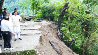 मुख्यमंत्री धामी ने मसूरी रोड एवं किमाड़ी क्षेत्र का किया स्थलीय निरीक्षण , सड़कों के शीघ्र मरम्मत के दिए निर्देश मुख्यमंत्री धामी ने मसूरी रोड एवं किमाड़ी क्षेत्र का किया स्थलीय निरीक्षण , सड़कों के शीघ्र मरम्मत के दिए निर्देश