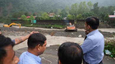 अतिवृष्टि में फंसे लोगों का रेस्क्यू के बाद अब मूलभूत सेवाओं को बहाल करने में जुटा जिला प्रशासन