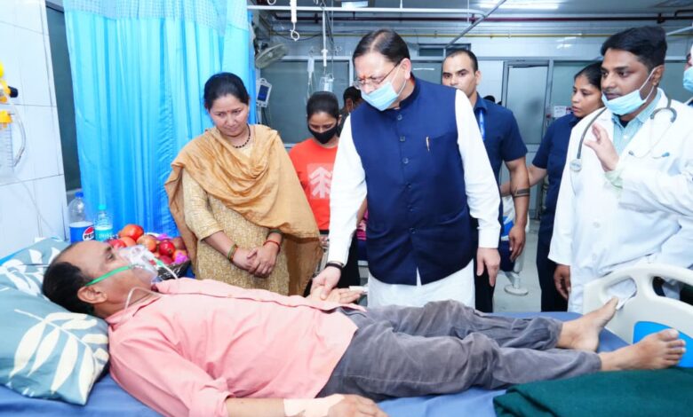 मुख्यमंत्री श्री पुष्कर सिंह धामी ने दून अस्पताल में भर्ती वरिष्ठ पत्रकार श्री मोहन भुलानी का हालचाल जाना