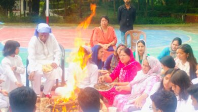 द पेस्टल वीड स्कूल में पूर्णिमा के पावन अवसर पर हवन