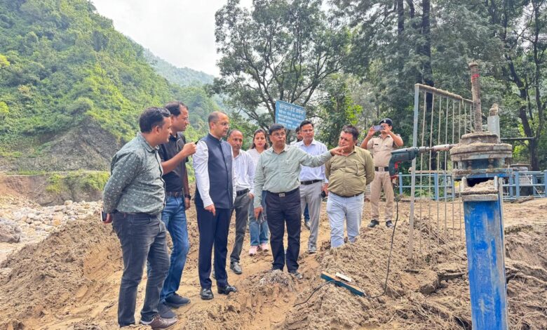 सचिव शैलेष बगोली ने आपदा से क्षतिग्रस्त पेयजल लाइनों को जल्द से जल्द दुरुस्त करने के निर्देश दिए