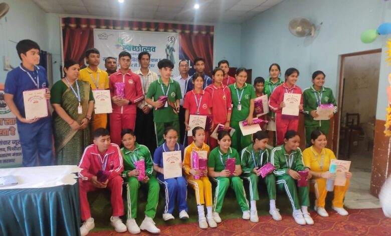 केंद्रीय संचार ब्यूरो, नैनीताल और पिथौरागढ़ द्वारा “स्वच्छता” और “एक पेड़ मां के नाम” अभियान के अंतर्गत जनजागरूकता कार्यक्रम आयोजित