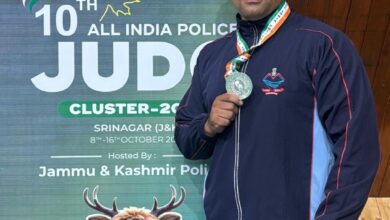 पौडी पुलिस का गौरव— हेड कॉन्स्टेबल लविश कुंवर ने वुशु में जीता रजत पदक। पौडी पुलिस का गौरव— हेड कॉन्स्टेबल लविश कुंवर ने वुशु में जीता रजत पदक।