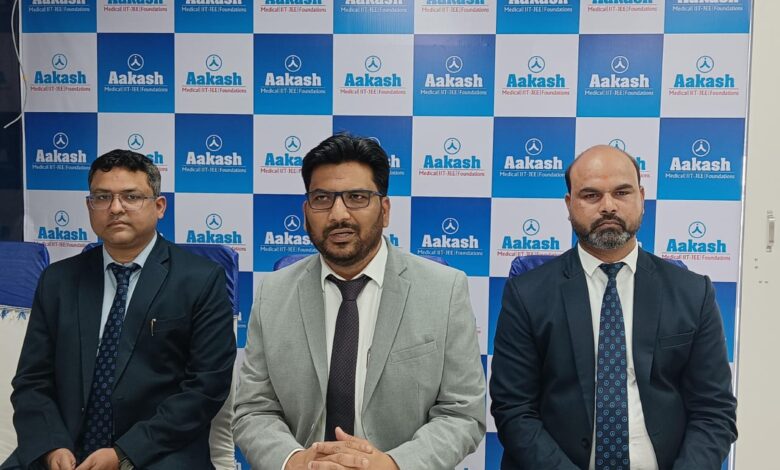 आकाश एजुकेशनल सर्विसेज लिमिटेड (एईएसएल) और भारतीय सेना के बीच एमओयू, जवानों व उनके परिवारों को मिलेगा शिक्षा में विशेष लाभ आकाश एजुकेशनल सर्विसेज लिमिटेड (एईएसएल) और भारतीय सेना के बीच एमओयू, जवानों व उनके परिवारों को मिलेगा शिक्षा में विशेष लाभ