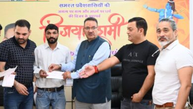 कैबिनेट मंत्री गणेश जोशी ने आपदा प्रभावित 14 परिवारों को राहत राशि के चेक सौंपे