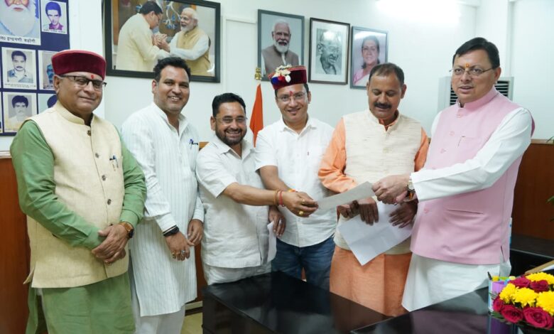 सीएम से मिले बीजेपी विधायक, छात्रहित में स्नातक स्तरीय परीक्षा निरस्त करने की मांग   छात्रहित में सीएम ने दिया सकारात्मक कार्यवाही का भरोसा: खजान दास*