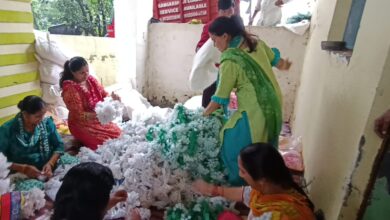 राजधानी दून में समूह की महिलाओं ने तैयार की दिवाली के लिए एलइडी लाइट