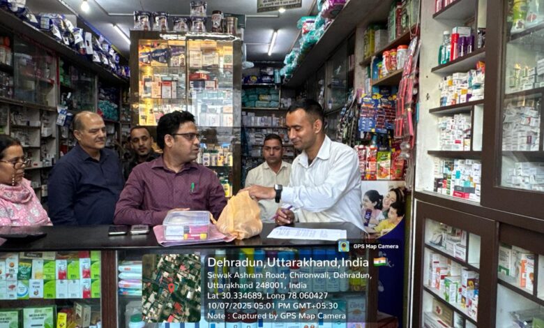 बच्चों के लिए प्रतिबंधित कफ सिरप पर सख्त हुई धामी सरकार, मेडिकल स्टोरों से पेडियाट्रिक कफ सीरप जब्त, शिशु रोग अस्पतालों के मेडिकल स्टोरों का औचक निरीक्षण