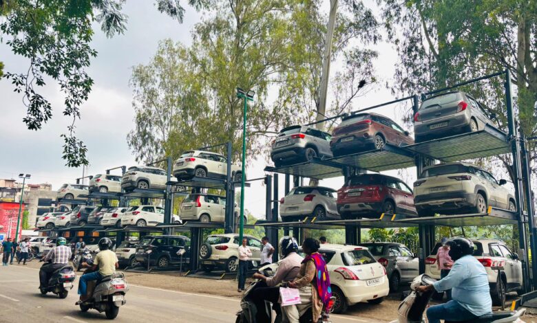 दौड़ने लगी ‘‘सखी कैब’’; जिला प्रशासन की आटोमेटेड पार्किंग अब सुविधाओं से लेस; 06 अतिरिक्त वाहन  धरातल पर जल्द