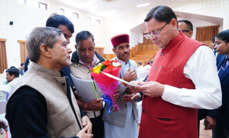 मुख्यमंत्री धामी ने जनता मिलन कार्यक्रम में सुनी जन समस्याएं