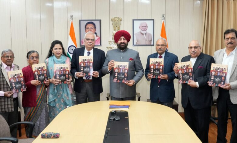 “विरासत” के आयोजक मंडल ने राज्यपाल लेफ्टिनेंट जनरल गुरमीत सिंह (से नि) से की शिष्टाचार भेंट “विरासत” के आयोजक मंडल ने राज्यपाल लेफ्टिनेंट जनरल गुरमीत सिंह (से नि) से की शिष्टाचार भेंट