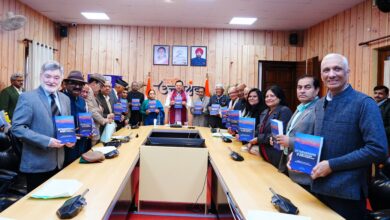 “उत्तराखण्ड @25ः लुकिंग बैक-लुकिंग फॉरवर्ड” पुस्तक का मुख्यमंत्री ने किया विमोचन