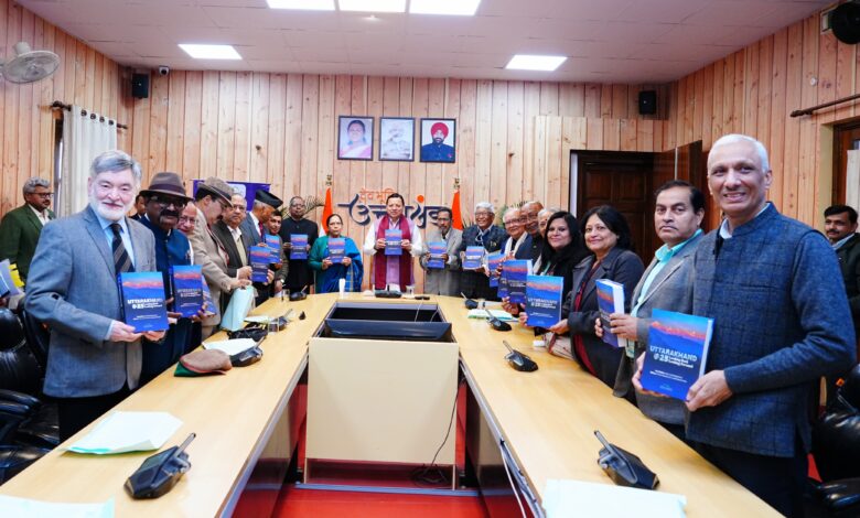 “उत्तराखण्ड @25ः लुकिंग बैक-लुकिंग फॉरवर्ड” पुस्तक का मुख्यमंत्री ने किया विमोचन “उत्तराखण्ड @25ः लुकिंग बैक-लुकिंग फॉरवर्ड” पुस्तक का मुख्यमंत्री ने किया विमोचन