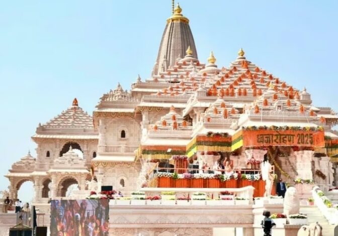 श्री राम मंदिर पर धर्मध्वजा आरोहण — भाजपा में उमड़ा उल्लास, मिष्ठान वितरण के साथ मनाया उत्सव