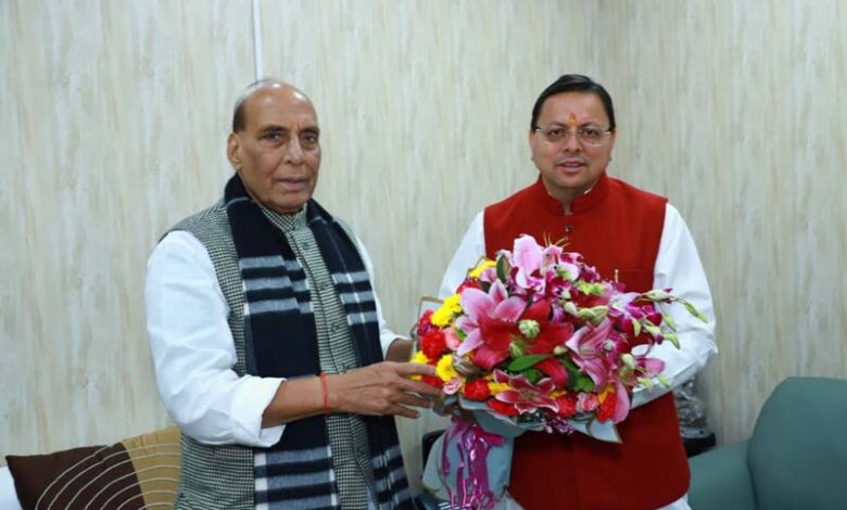 सीएम धामी ने नई दिल्ली में रक्षा मंत्री राजनाथ सिंह से की मुलाकात