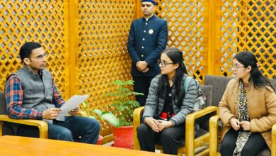 पिता की मृत्यु उपरान्त पढाई पर आया संकट; डीएम तक आया मामला, चित्रा कालरा को प्रतिष्ठित संस्थान  में स्नातक बी-कॉम आनर्स में दिलाया आज ही दाखिला