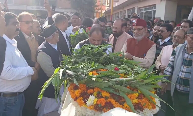 राज्य निर्माण आन्दोलनकारी दिवाकर भट्ट का पार्थिव शरीर पंचतत्वों में विलिन, अंतिम यात्रा में उमड़ा जनसैलाब