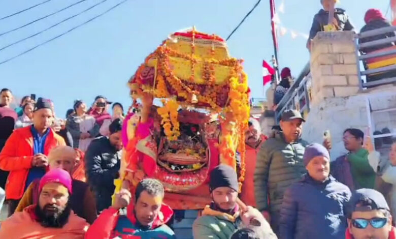 ज्योतिर्मठ के नरसिंह मंदिर में विराजमान हुई आद्य गुरु शंकराचार्य की गद्दी ज्योतिर्मठ के नरसिंह मंदिर में विराजमान हुई आद्य गुरु शंकराचार्य की गद्दी