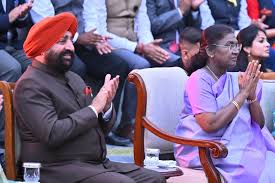 *राष्ट्रपति द्रौपदी मुर्मू ने उठाया लोकसंगीत का आनंद, राष्ट्रपति निकेतन में संस्कृति विभाग ने आयोजित की थी सांस्कृतिक संध्या