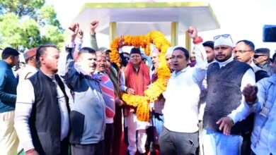 मुख्यमंत्री धामी पिथौरागढ़ जनपद स्थित पैतृक गांव टुंडी-बारमौं पहुंचे, हुए भावुक