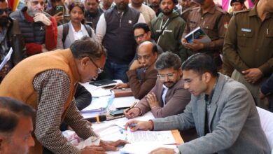 जनता की बीच पहुंचे डीएमः ऋषिकेश में जन समस्याओं का ऑन द स्पॉट समाधान जनता की बीच पहुंचे डीएमः ऋषिकेश में जन समस्याओं का ऑन द स्पॉट समाधान