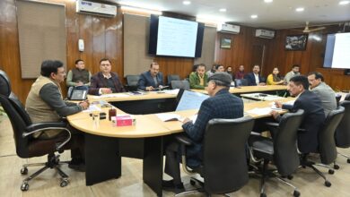 मुख्य सचिव आनन्द बर्द्धन ने सेवा का अधिकार के अंतर्गत सेवाओं की समीक्षा की मुख्य सचिव आनन्द बर्द्धन ने सेवा का अधिकार के अंतर्गत सेवाओं की समीक्षा की