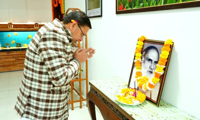 मुख्यमंत्री ने स्व इंद्रमणि बडोनी की जयंती के अवसर पर उनके चित्र पर पुष्प अर्पित कर श्रद्धांजलि दी