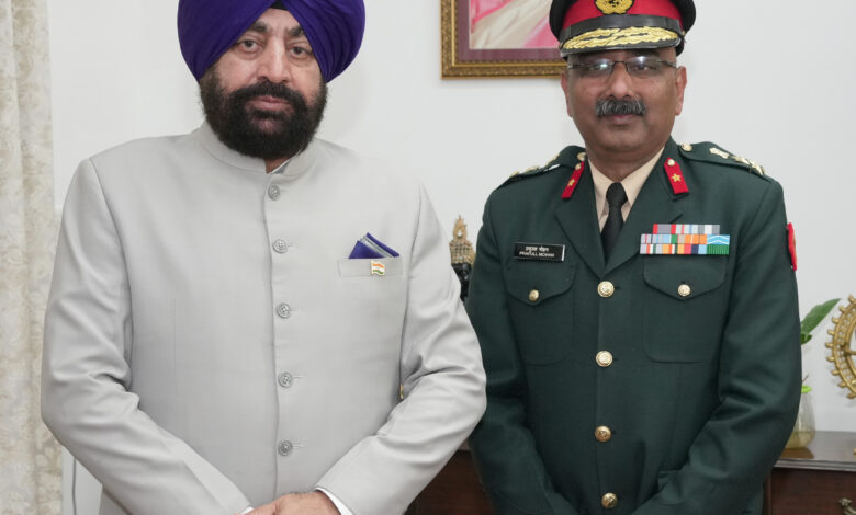 राज्यपाल से कमांडेंट सैन्य अस्पताल की शिष्टाचार भेंट, स्वास्थ्य सेवाओं व पूर्व सैनिकों के कल्याण पर हुई चर्चा राज्यपाल से कमांडेंट सैन्य अस्पताल की शिष्टाचार भेंट, स्वास्थ्य सेवाओं व पूर्व सैनिकों के कल्याण पर हुई चर्चा