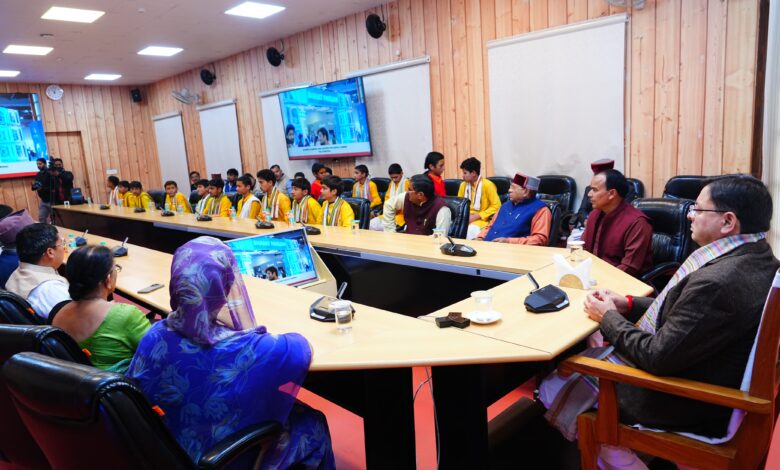 मुख्यमंत्री आवास में ‘मन की बात’ का 131वां एपिसोड सुना गया, जन-जन को प्रेरित करने वाला कार्यक्रम बताया मुख्यमंत्री आवास में ‘मन की बात’ का 131वां एपिसोड सुना गया, जन-जन को प्रेरित करने वाला कार्यक्रम बताया