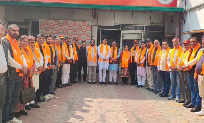 देशविरोधी राजनीति के खिलाफ, बड़ी संख्या में पूर्व सैनिक भाजपा में शामिल देशविरोधी राजनीति के खिलाफ, बड़ी संख्या में पूर्व सैनिक भाजपा में शामिल