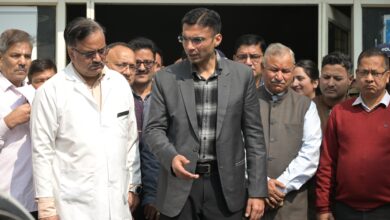 स्वास्थ्य व्यवस्थाओं को पटरी पर लाने के लिए डीएम ने स्वयं संभाला मोर्चा