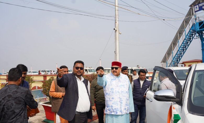 सतपाल महाराज ने बनबसा में ₹500 करोड़ की आधुनिक लैंड पोर्ट परियोजना का निरीक्षण किया, अप्रैल 2027 तक पूर्ण करने के निर्देश