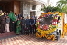 राज्यपाल ने फूलों से सुसज्जित वसंतोत्सव-2026 के प्रचार वाहनों को दिखाई हरी झंडी