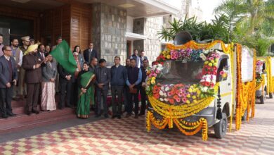 राज्यपाल ने फूलों से सुसज्जित वसंतोत्सव-2026 के प्रचार वाहनों को दिखाई हरी झंडी