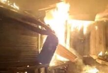 सिलेंडर फटने से दुकानों में लगी आग