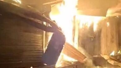 सिलेंडर फटने से दुकानों में लगी आग