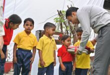 जिलाधिकारी के प्रयासों से मुख्यधारा से जुड़ने लगा सड़कों पर बिखरा बचपन