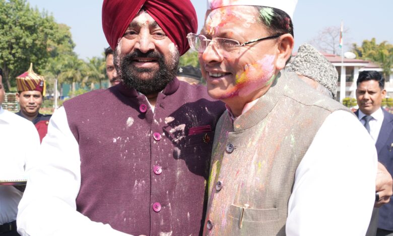 लोक भवन में होली मिलन समारोह का भव्य आयोजन, राज्यपाल और मुख्यमंत्री ने दी प्रदेशवासियों को शुभकामनाएं लोक भवन में होली मिलन समारोह का भव्य आयोजन, राज्यपाल और मुख्यमंत्री ने दी प्रदेशवासियों को शुभकामनाएं